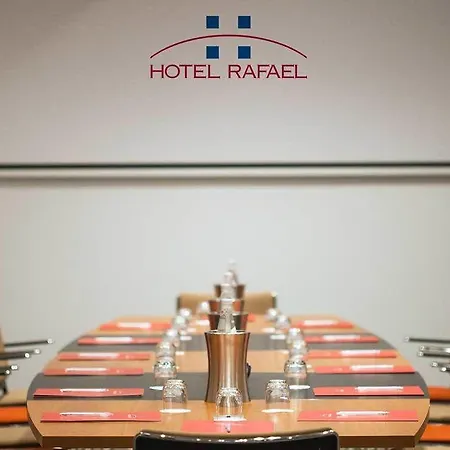 Rafael 3*